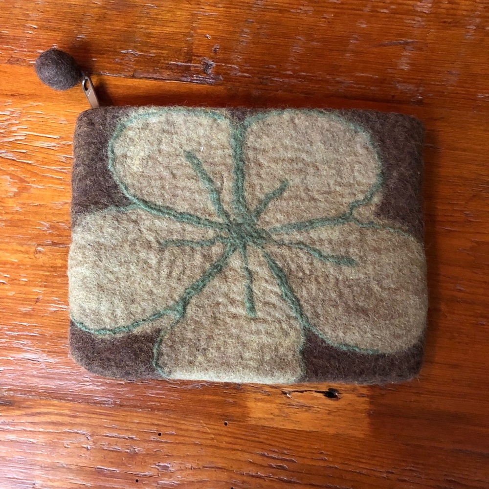 🍂 NWOT Handmade Brown/Flower Clutch Bag 100% Wool - Picture 2 of 7